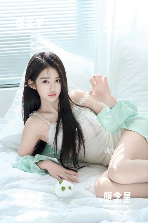 91i吃瓜 听说这个91i吃瓜网站的瓜都带马赛克,真让人好奇里面隐藏了什么?