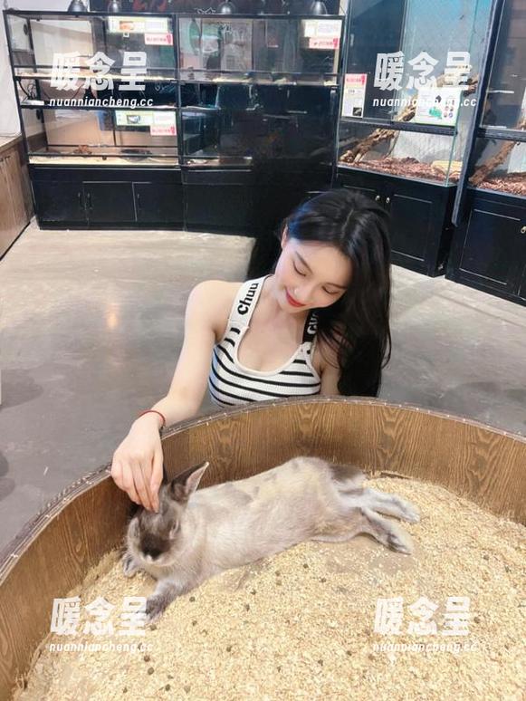 天天吃瓜网 登录“天天吃瓜网”,真有种奇妙的期待,好像下一秒就会看到我朋友的名字…