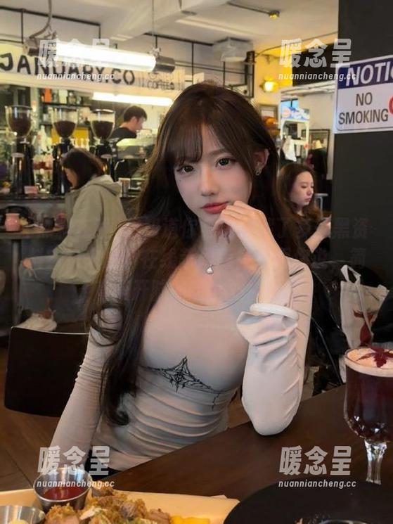 黑料在线 想知道你身边隐藏了多少黑资料?快来黑料在线苹果版!我跟你说,简直是开脑洞的世外桃源!