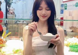 黑料社官网：真是个让人欲罢不能的‘黑洞’啊！